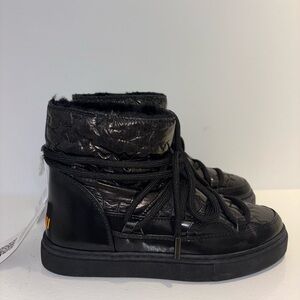 INUIKII Bomber Star 38 Black
Fits a 7-7.5